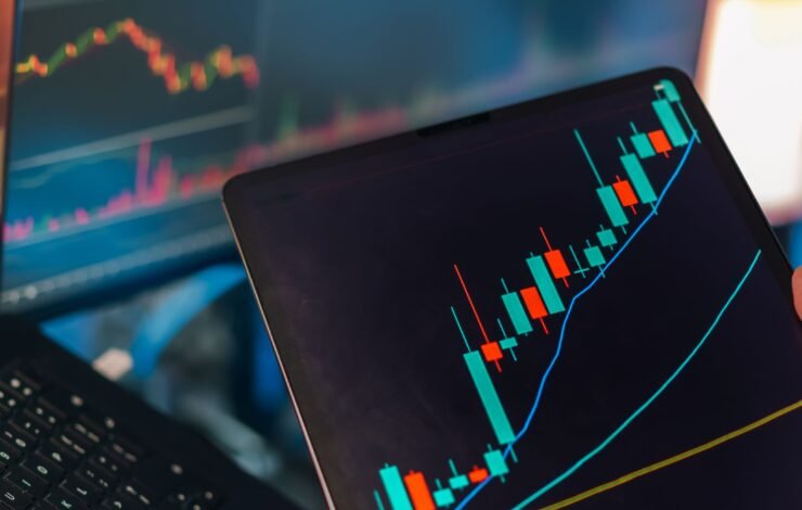Kaip skaityti Bitcoin grafikus? Žvakės, indikatoriai ir tendencijos
