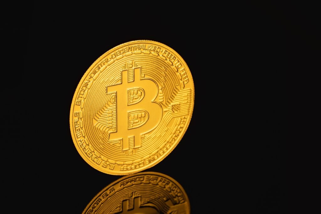 Kas yra BTC? Bitkoino veikimo principai ir pagrindinės savybės