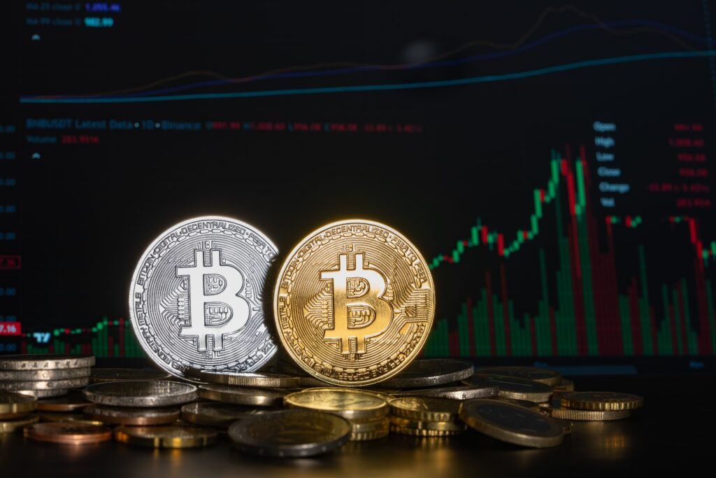 Kiek kainuoja vienas Bitcoinas ir nuo ko priklauso jo kaina?