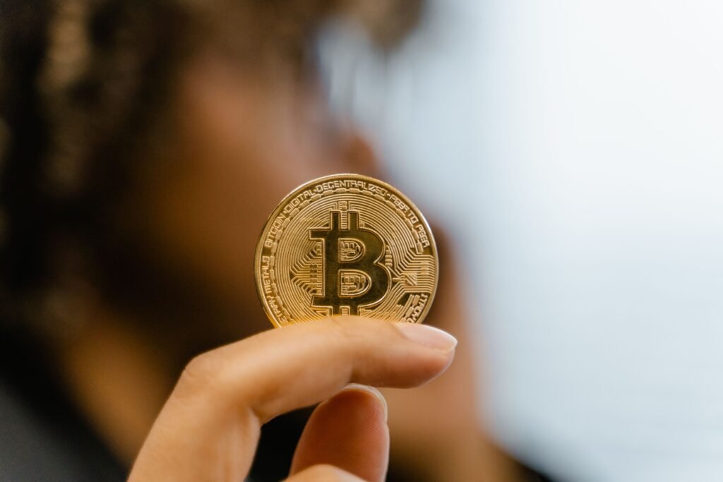 Kaip saugiai laikyti Bitcoin? Karštosios ir šaltosios piniginės