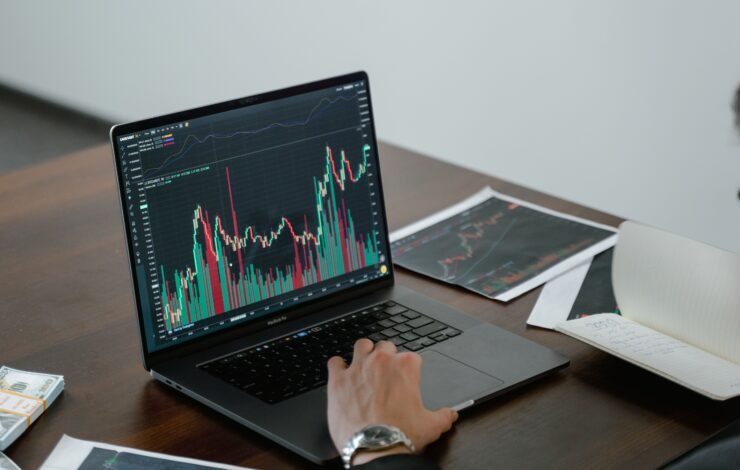 Kas yra Airdrop kriptovaliutose ir kaip gauti nemokamų žetonų?