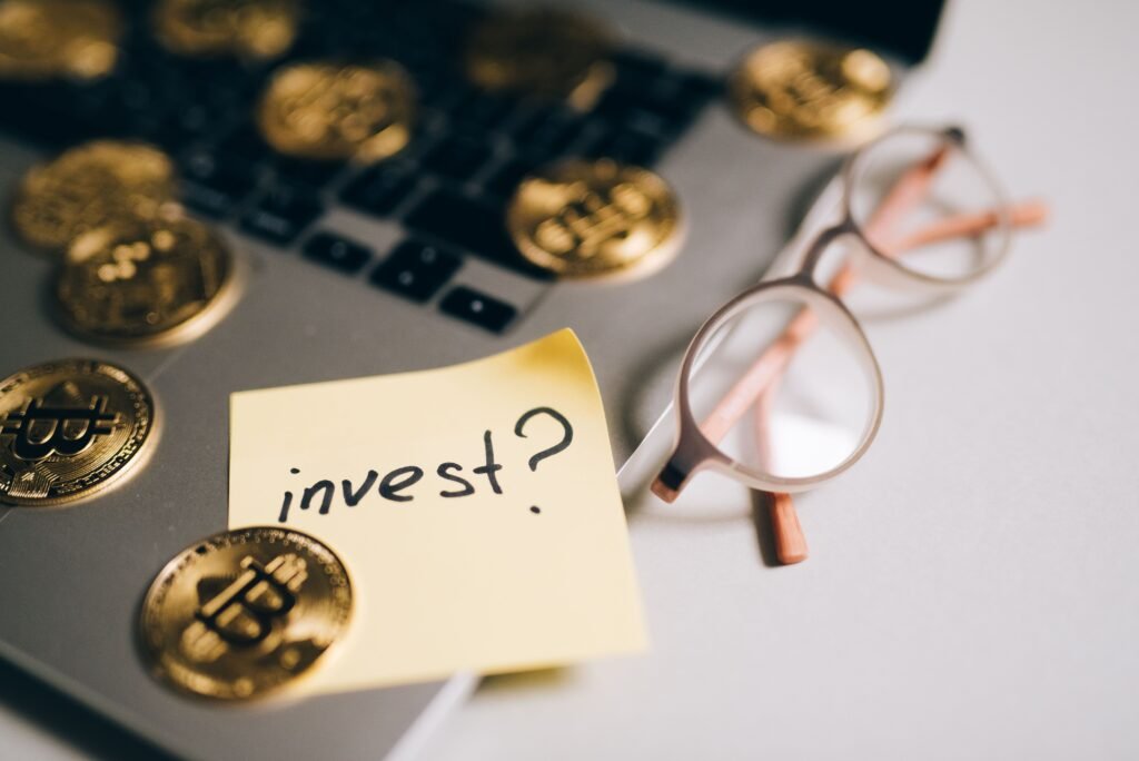 Ar verta investuoti į Bitcoin? Privalumai, rizikos ir galimybės